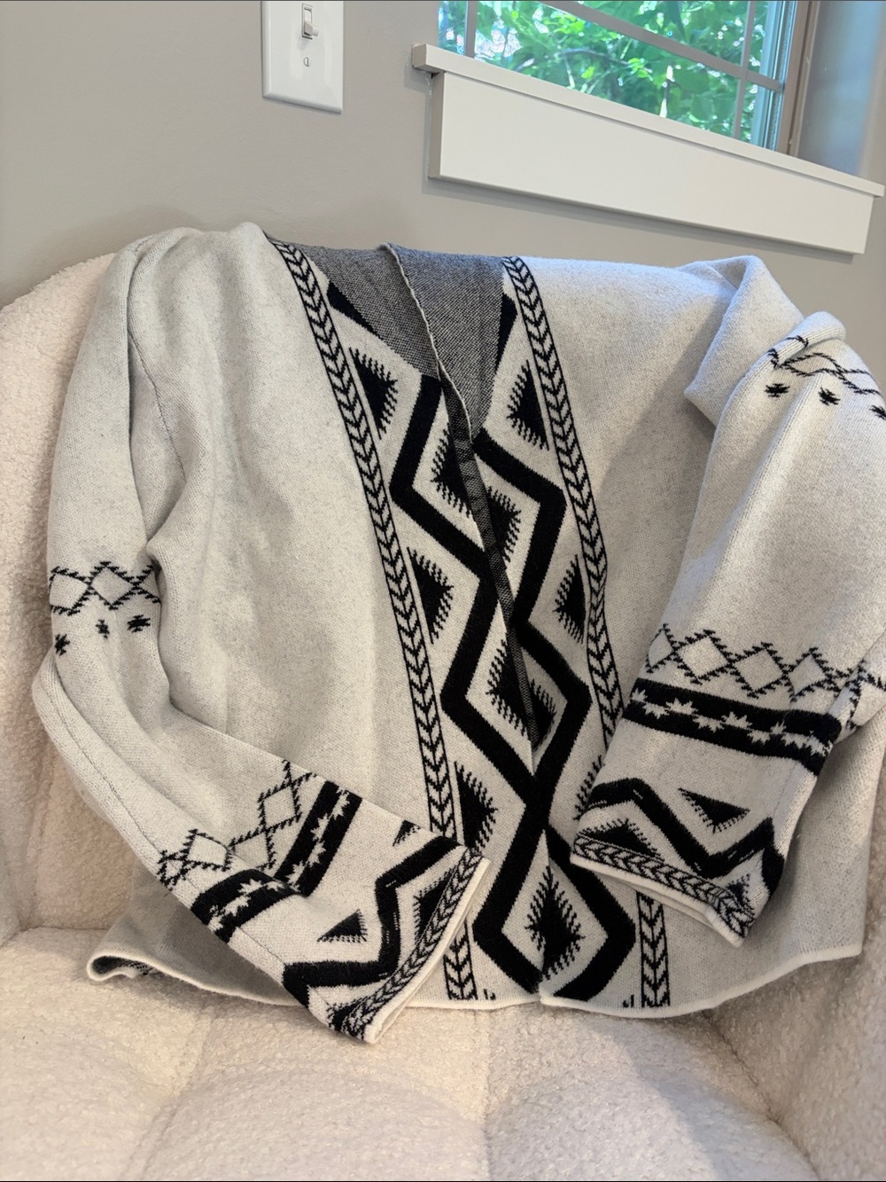 Cream and Black Geometric Open-Front Cardigan
